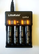 Carregador de Baterias Four 18650 lithium cells in a Liitokala PL4